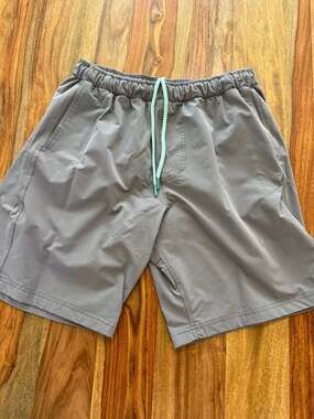 Myles Apparel Standard Athletic Shorts Size L Gray